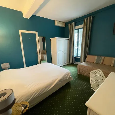 Hotel La Tablee Medievale Civrieux-dʼAzergues