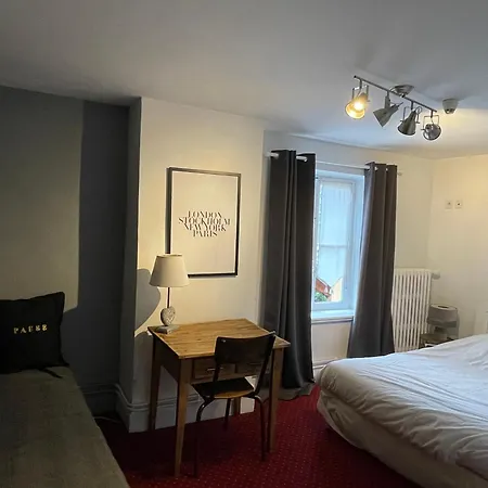Hotel La Tablee Medievale Civrieux-dʼAzergues